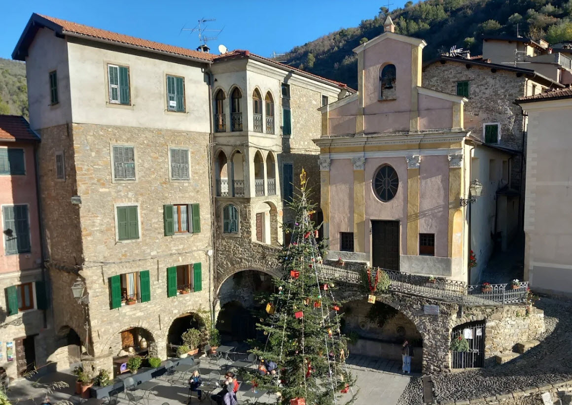 Castello Della lucertola, Italy